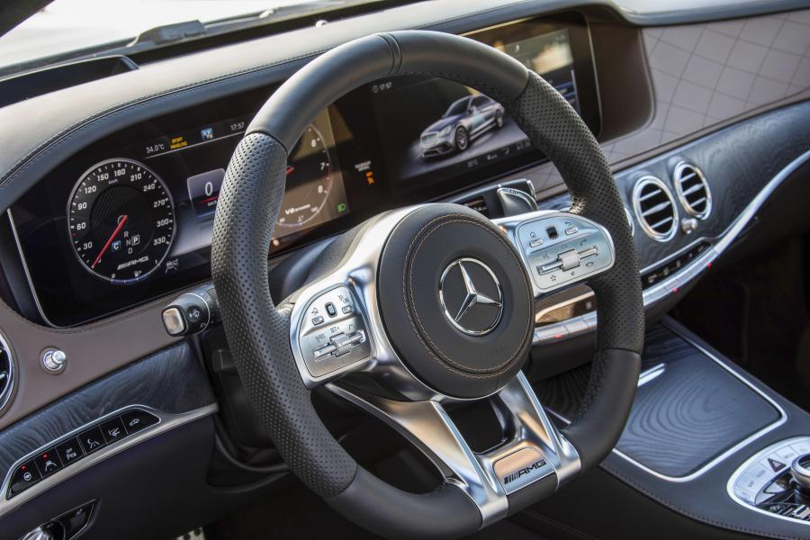 Панель приборов Mercedes-AMG S63 4Matic+ Lang 2017 года  (WW) (фото 24 из 105)